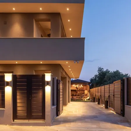 Lägenhet Nous Luxury