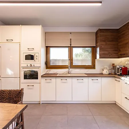 Nous Luxury * Skala Sotiros